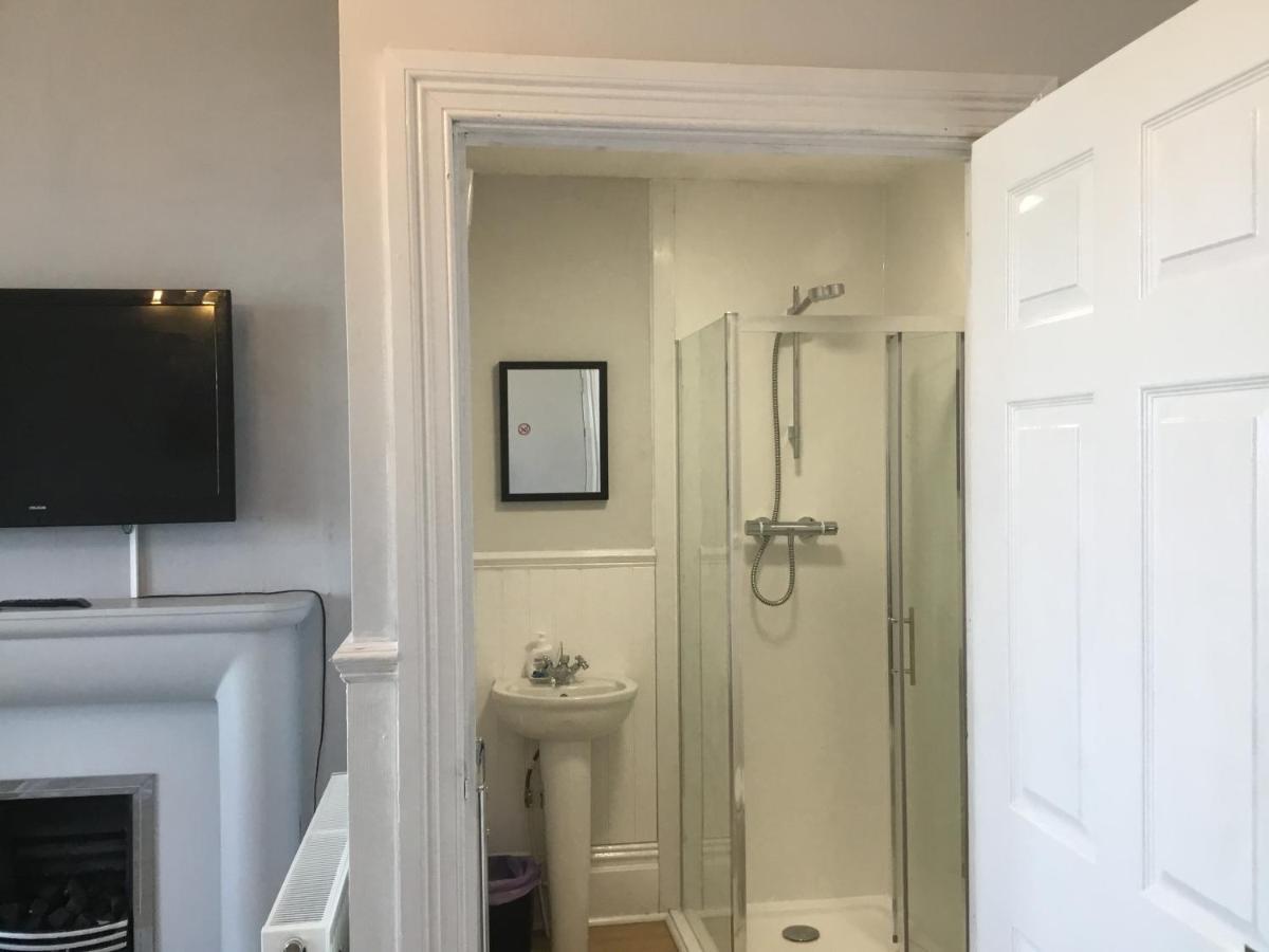 Cara Guesthouse Уитли Бей Екстериор снимка