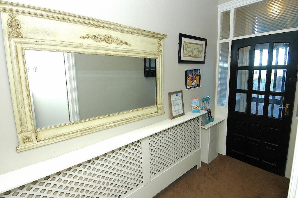Cara Guesthouse Уитли Бей Екстериор снимка
