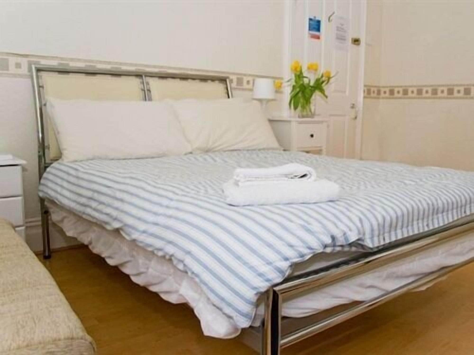 Cara Guesthouse Уитли Бей Екстериор снимка