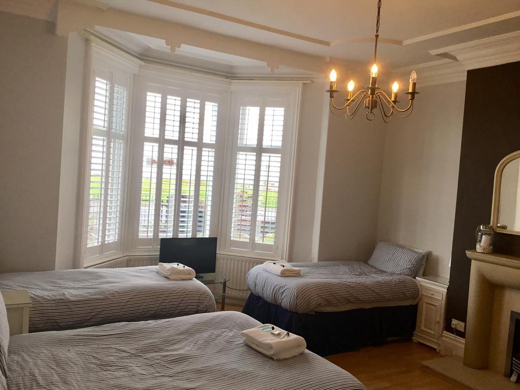 Cara Guesthouse Уитли Бей Екстериор снимка