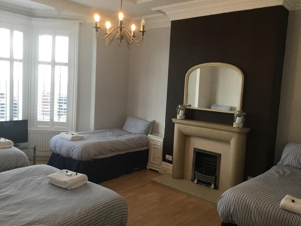 Cara Guesthouse Уитли Бей Екстериор снимка
