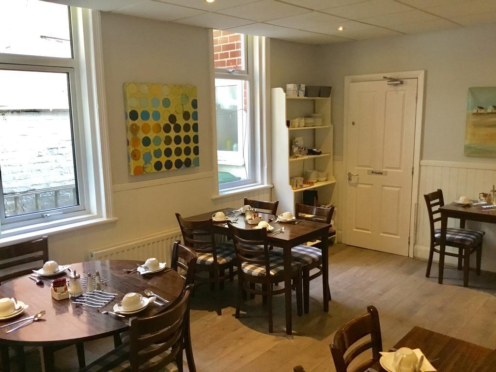 Cara Guesthouse Уитли Бей Екстериор снимка