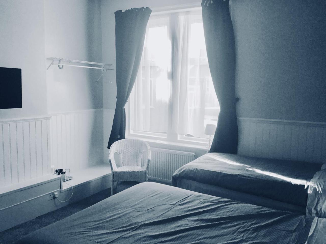 Cara Guesthouse Уитли Бей Екстериор снимка