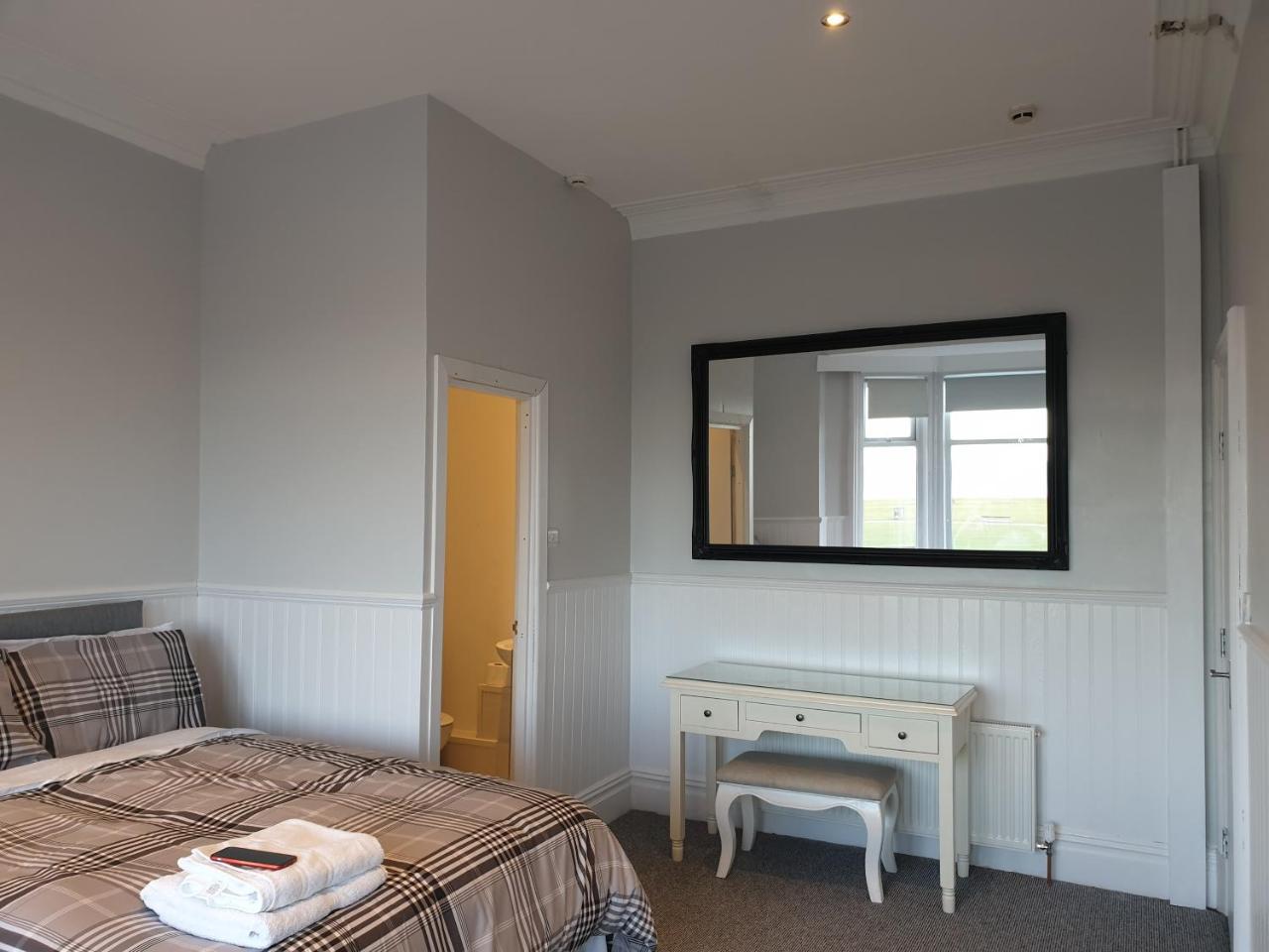 Cara Guesthouse Уитли Бей Екстериор снимка