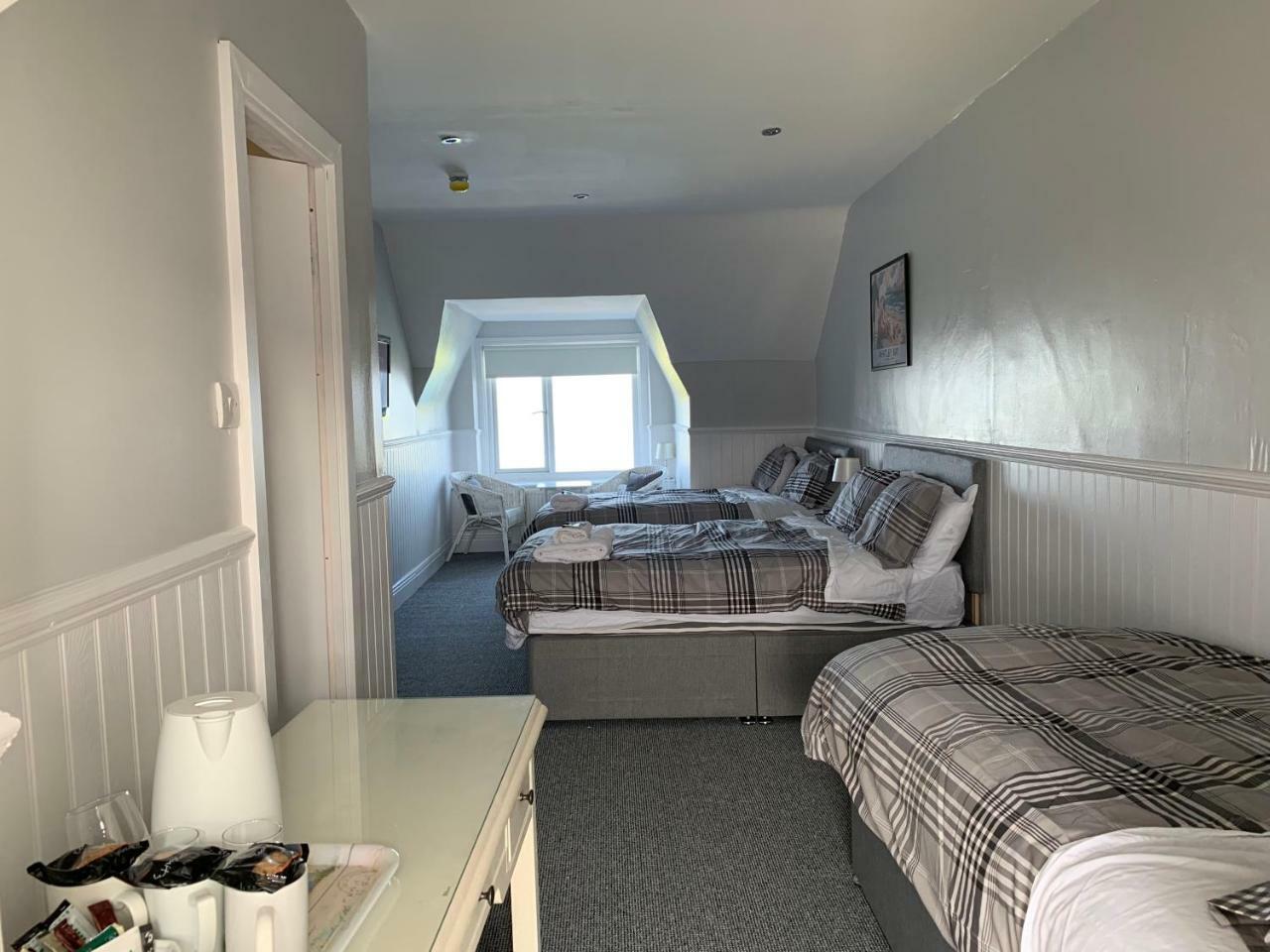 Cara Guesthouse Уитли Бей Екстериор снимка
